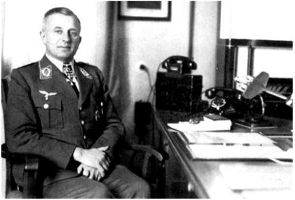 Иллюстрация к книге — Небо вторжения. Горячее лето 1941 года [i_367.jpg]