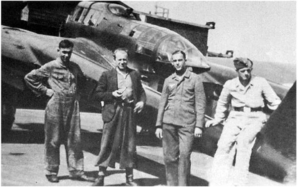 Иллюстрация к книге — Небо вторжения. Горячее лето 1941 года [i_377.jpg]