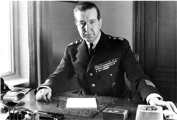 Иллюстрация к книге — Небо вторжения. Горячее лето 1941 года [i_405.jpg]