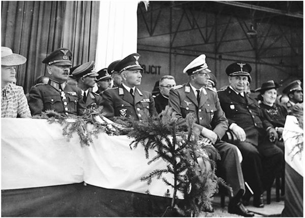 Иллюстрация к книге — Небо вторжения. Горячее лето 1941 года [i_409.jpg]