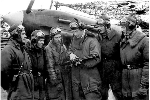 Иллюстрация к книге — Небо вторжения. Горячее лето 1941 года [i_430.jpg]