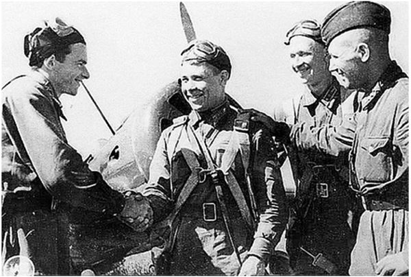 Иллюстрация к книге — Небо вторжения. Горячее лето 1941 года [i_433.jpg]