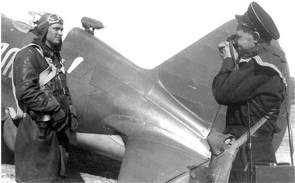 Иллюстрация к книге — Небо вторжения. Горячее лето 1941 года [i_436.jpg]