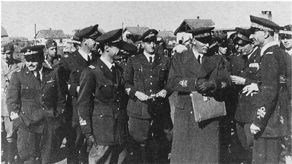 Иллюстрация к книге — Небо вторжения. Горячее лето 1941 года [i_461.jpg]