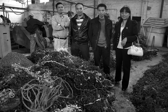 Иллюстрация к книге — Планета свалок. Путешествия по многомиллиардной мусорной индустрии [i_005.jpg]