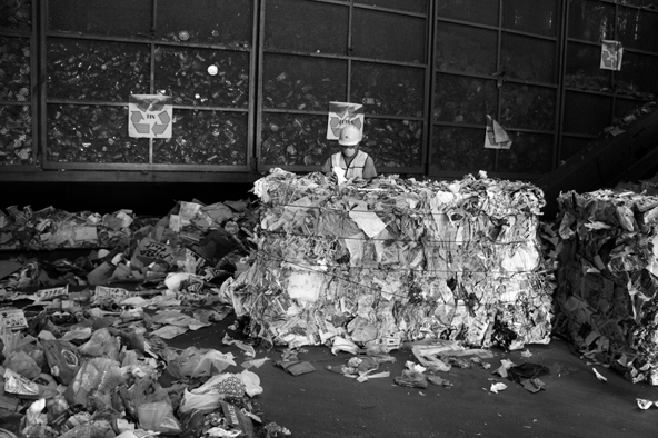Иллюстрация к книге — Планета свалок. Путешествия по многомиллиардной мусорной индустрии [i_008.jpg]