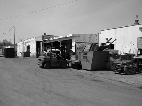 Иллюстрация к книге — Планета свалок. Путешествия по многомиллиардной мусорной индустрии [i_011.jpg]