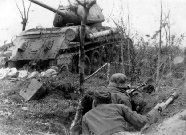 Иллюстрация к книге — Июль 1944. Битва за Псков [i_098.jpg]