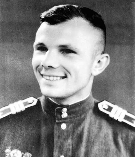 Иллюстрация к книге — Юрий Гагарин. Первый человек в космосе. Как это было [i_017.jpg]