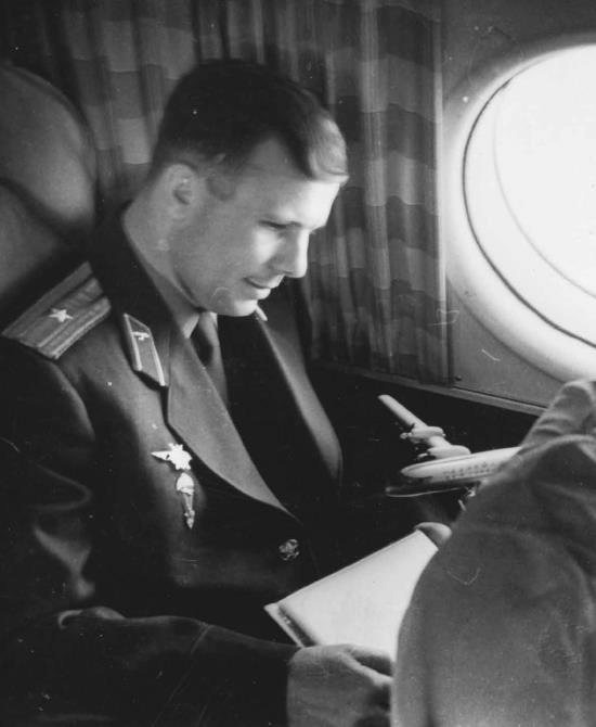 Иллюстрация к книге — Юрий Гагарин. Первый человек в космосе. Как это было [i_019.jpg]