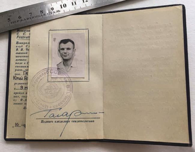 Иллюстрация к книге — Юрий Гагарин. Первый человек в космосе. Как это было [i_034.jpg]