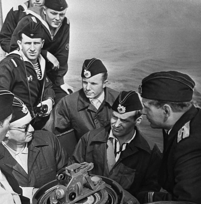 Иллюстрация к книге — Юрий Гагарин. Первый человек в космосе. Как это было [i_081.jpg]