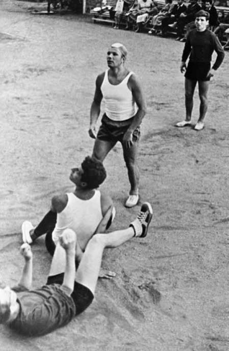 Иллюстрация к книге — Юрий Гагарин. Первый человек в космосе. Как это было [i_084.jpg]