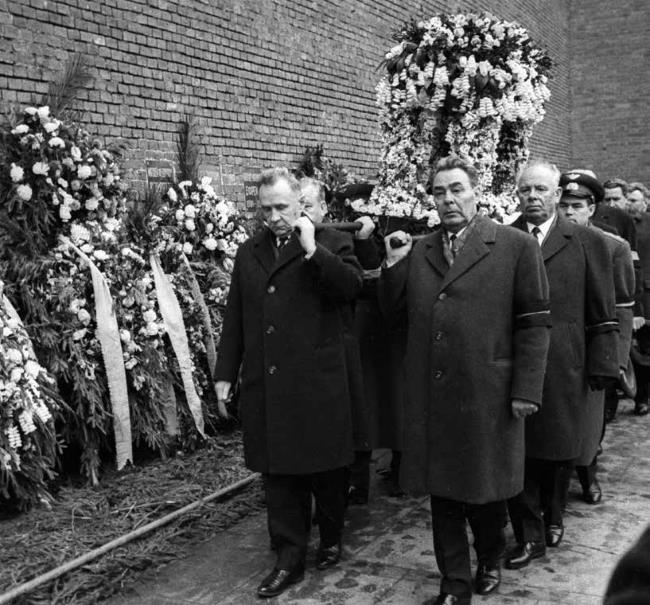 Иллюстрация к книге — Юрий Гагарин. Первый человек в космосе. Как это было [i_110.jpg]