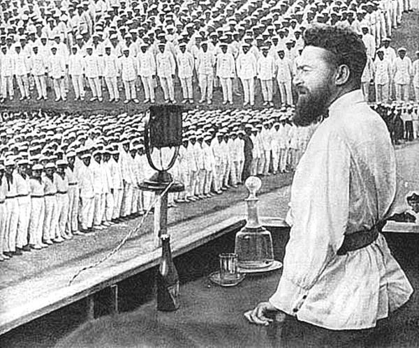 Иллюстрация к книге — 1937. Большой террор. Хроника одного года [i_029.jpg]