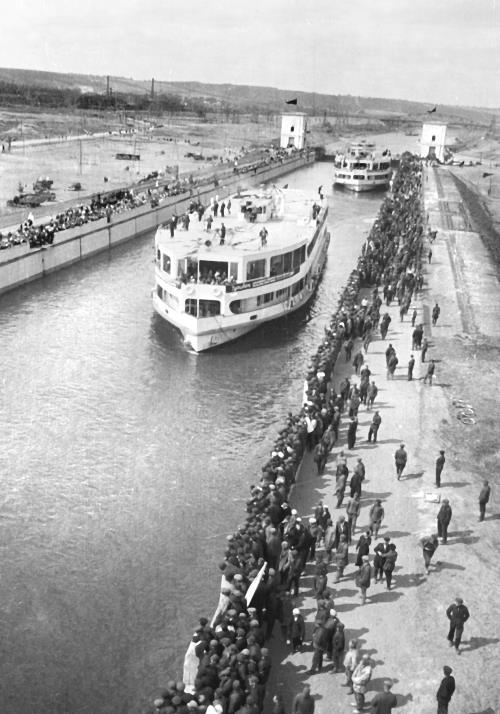 Иллюстрация к книге — 1937. Большой террор. Хроника одного года [i_073.jpg]