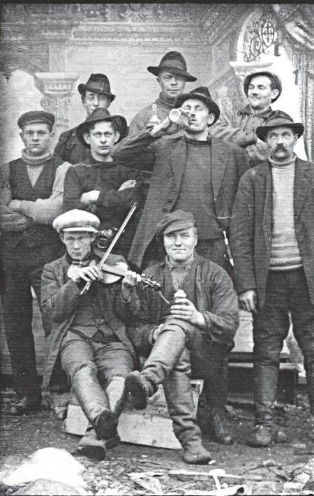 Иллюстрация к книге — В поисках социалистического Эльдорадо: североамериканские финны в Советской Карелии 1930-х годов [i_005.jpg]