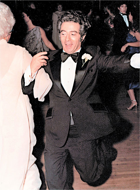 Иллюстрация к книге — Непокоренный. От чудом уцелевшего в Освенциме до легенды Уолл-стрит: выдающаяся история Зигберта Вильцига [i_026.jpg]