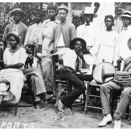 Иллюстрация к книге — Змей и Радуга. Удивительное путешествие гарвардского ученого в тайные общества гаитянского вуду, зомби и магии [i_021.jpg]