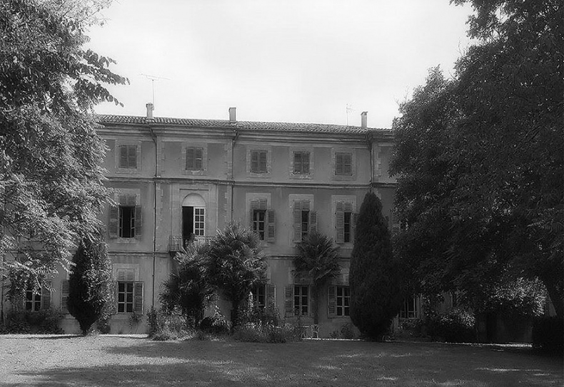 Иллюстрация к книге — Волшебное лето во Франции. Замки, фиалки и вишневый пирог [i_025.jpg]