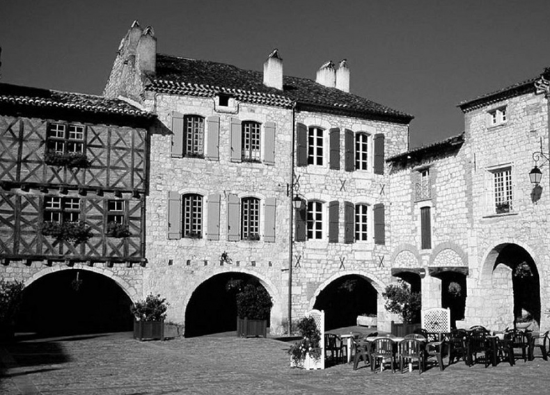 Иллюстрация к книге — Волшебное лето во Франции. Замки, фиалки и вишневый пирог [i_056.jpg]