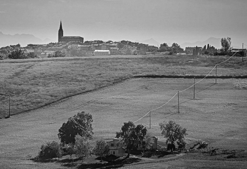 Иллюстрация к книге — Волшебное лето во Франции. Замки, фиалки и вишневый пирог [i_059.jpg]