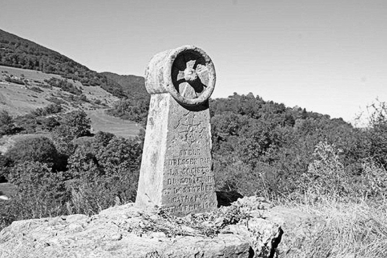 Иллюстрация к книге — Волшебное лето во Франции. Замки, фиалки и вишневый пирог [i_094.jpg]