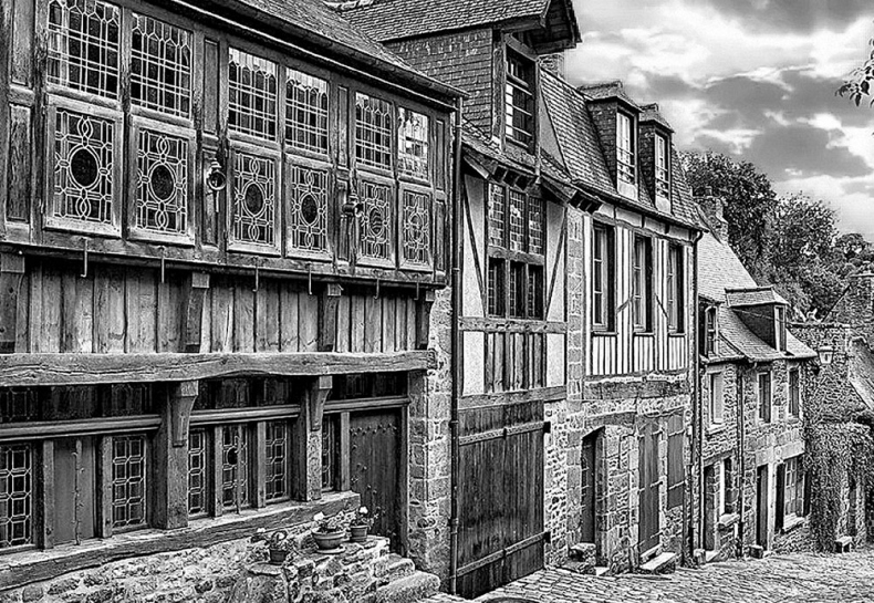 Иллюстрация к книге — Волшебное лето во Франции. Замки, фиалки и вишневый пирог [i_118.jpg]