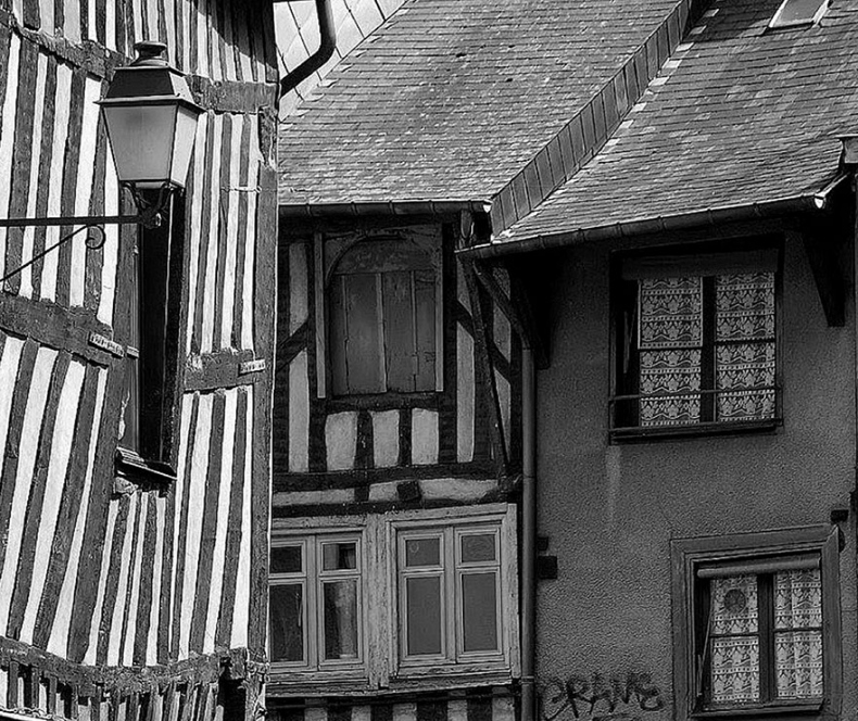 Иллюстрация к книге — Волшебное лето во Франции. Замки, фиалки и вишневый пирог [i_121.jpg]