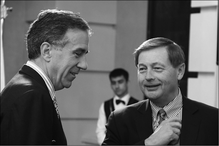 Иллюстрация к книге — 100 великих тайн дипломатии [i_008.jpg]