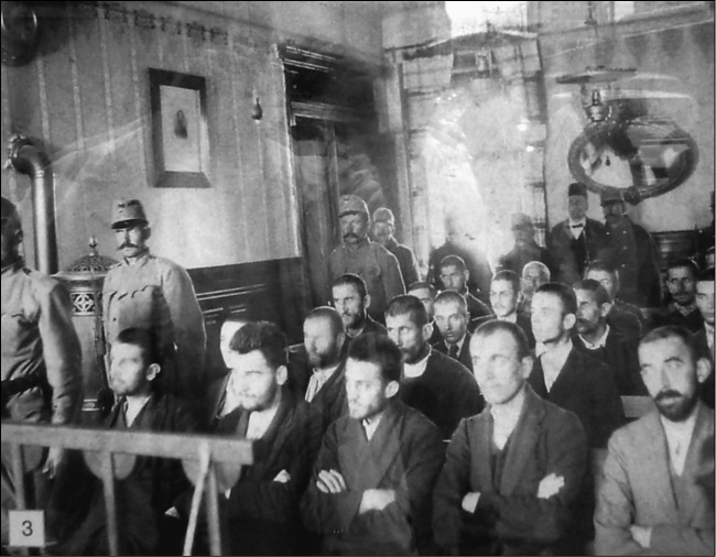 Иллюстрация к книге — 100 великих тайн дипломатии [i_045.jpg]