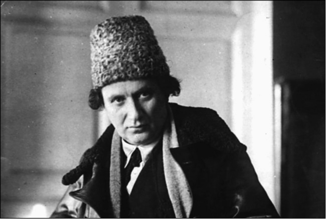 Иллюстрация к книге — 100 великих тайн дипломатии [i_058.jpg]