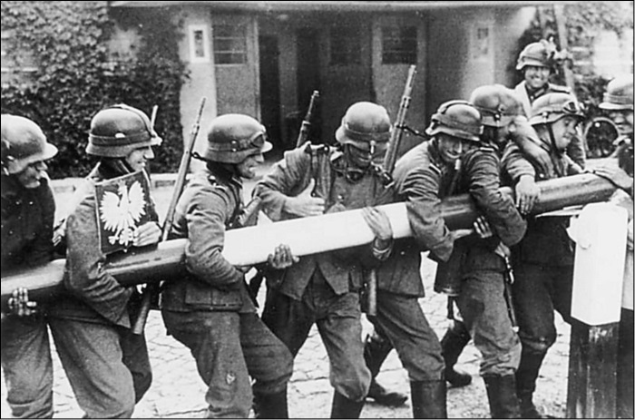 Иллюстрация к книге — 100 великих тайн дипломатии [i_078.jpg]