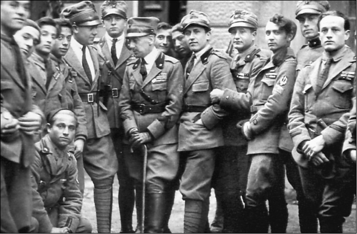 Иллюстрация к книге — 100 великих тайн дипломатии [i_083.jpg]