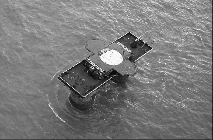 Иллюстрация к книге — 100 великих тайн дипломатии [i_085.jpg]