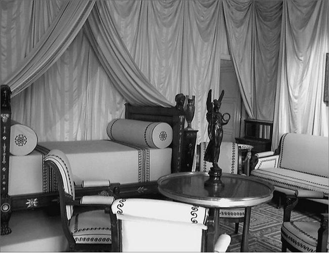 Иллюстрация к книге — Нравы Мальмезонского дворца [i_009.jpg]