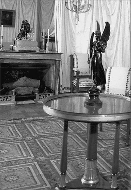 Иллюстрация к книге — Нравы Мальмезонского дворца [i_012.jpg]