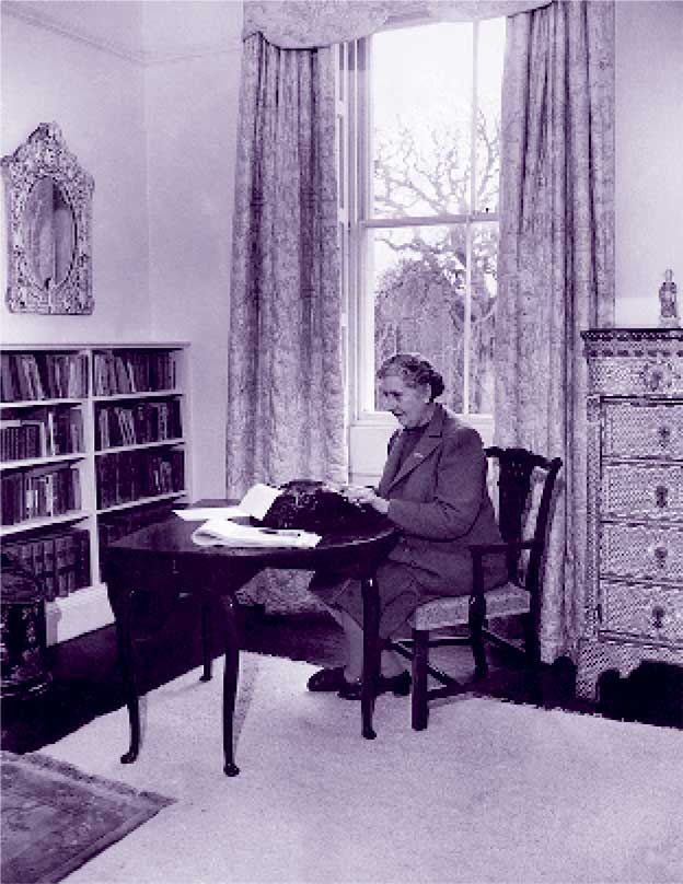 Иллюстрация к книге — Агата Кристи. Она написала убийство [i_135.jpg]