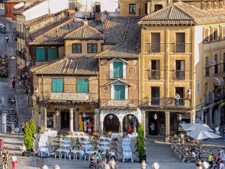 Иллюстрация к книге — (Не) по любви [_2.jpg]