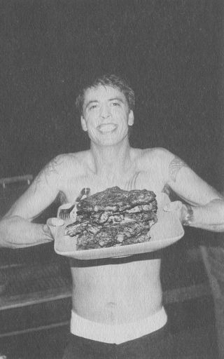 Иллюстрация к книге — Рассказчик. Воспоминания барабанщика Nirvana и фронтмена Foo Fighters [i_036.jpg]