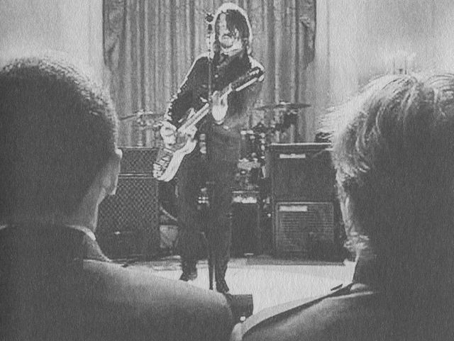 Иллюстрация к книге — Рассказчик. Воспоминания барабанщика Nirvana и фронтмена Foo Fighters [i_044.jpg]