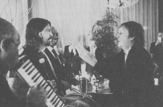 Иллюстрация к книге — Рассказчик. Воспоминания барабанщика Nirvana и фронтмена Foo Fighters [i_050.jpg]