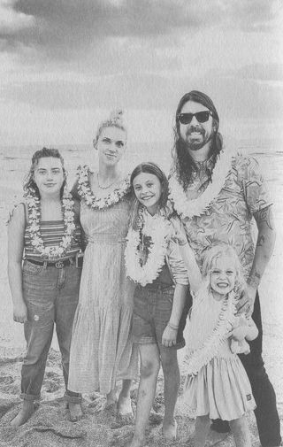 Иллюстрация к книге — Рассказчик. Воспоминания барабанщика Nirvana и фронтмена Foo Fighters [i_052.jpg]