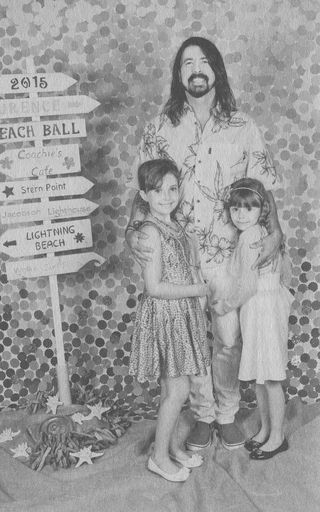 Иллюстрация к книге — Рассказчик. Воспоминания барабанщика Nirvana и фронтмена Foo Fighters [i_055.jpg]