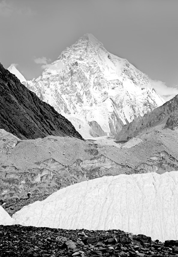 Иллюстрация к книге — Смертельный спуск. Трагедия на одной из самых сложных вершин мира – К2 [b00000152.jpg]