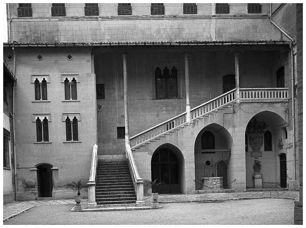 Иллюстрация к книге — Осень Борджиа [i_037.webp]