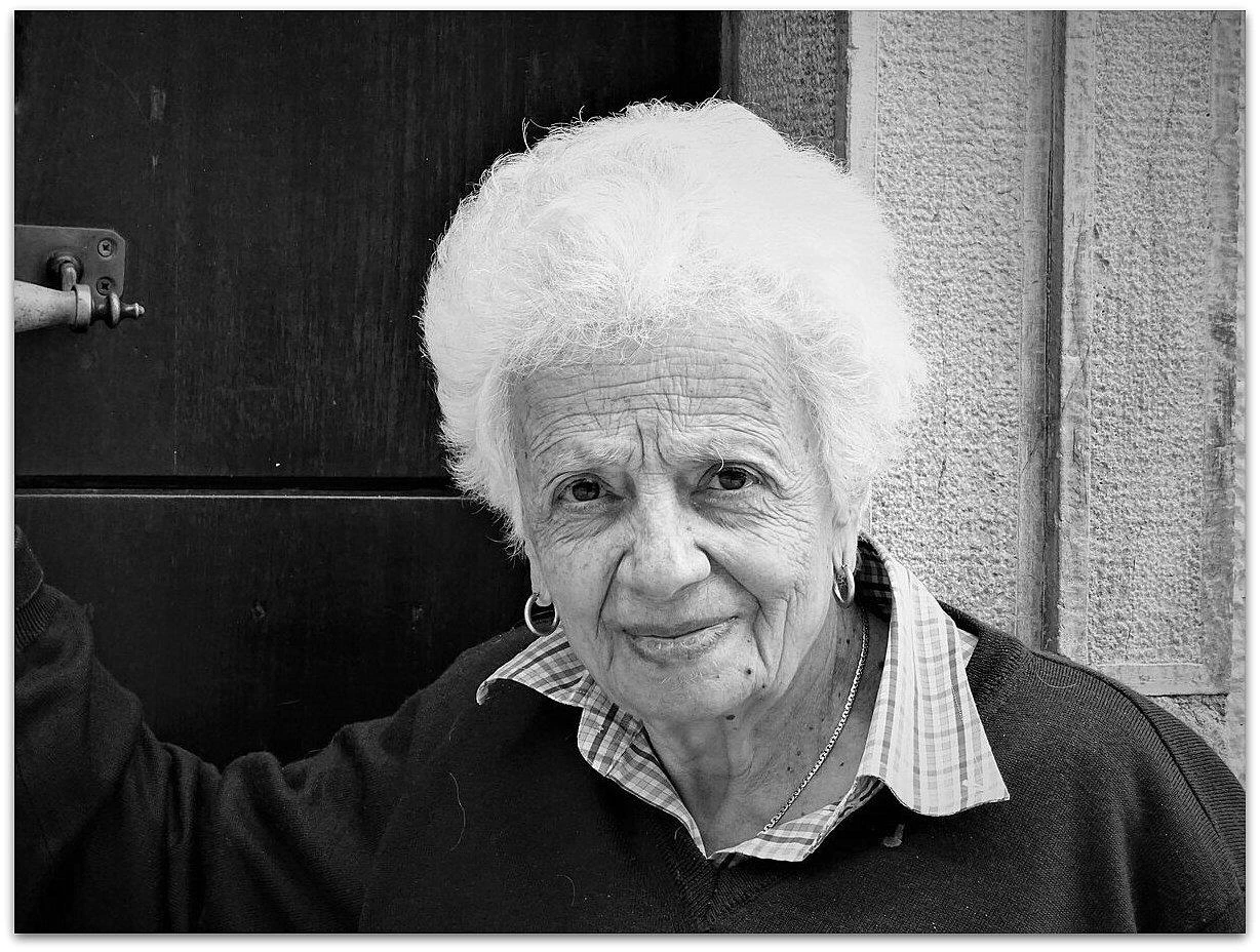 Иллюстрация к книге — Убийство и рождественский пирог [i_005.webp]