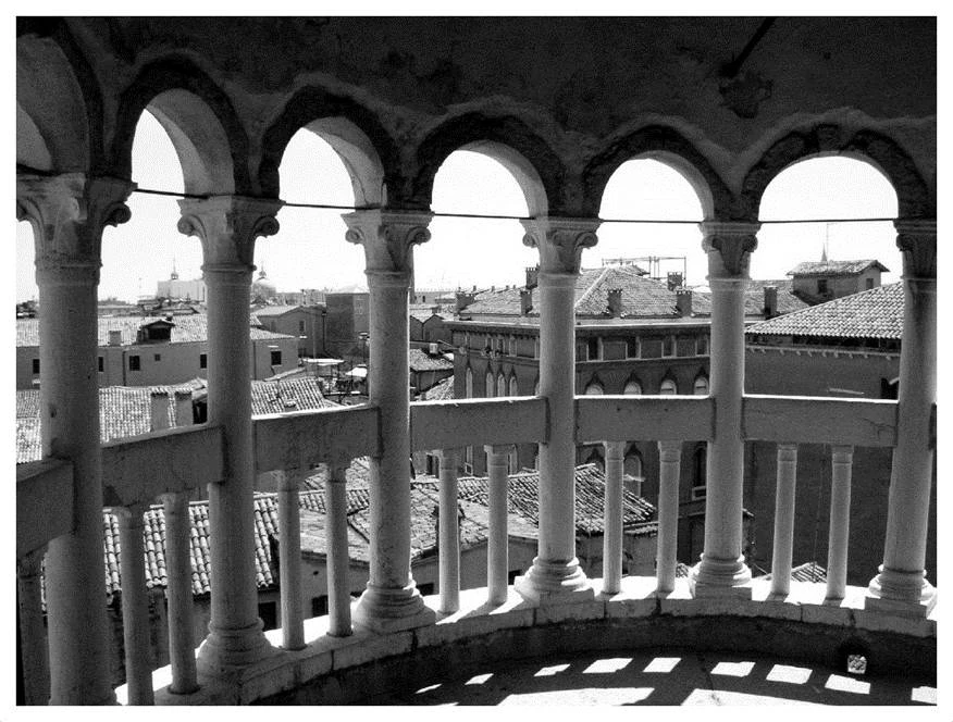 Иллюстрация к книге — Темные воды Венеции [_7.webp]