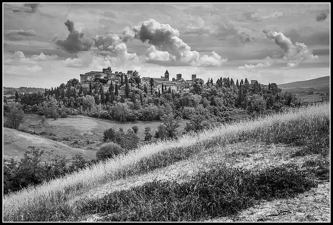 Иллюстрация к книге — Шепот холмов Тосканы [_1.webp]