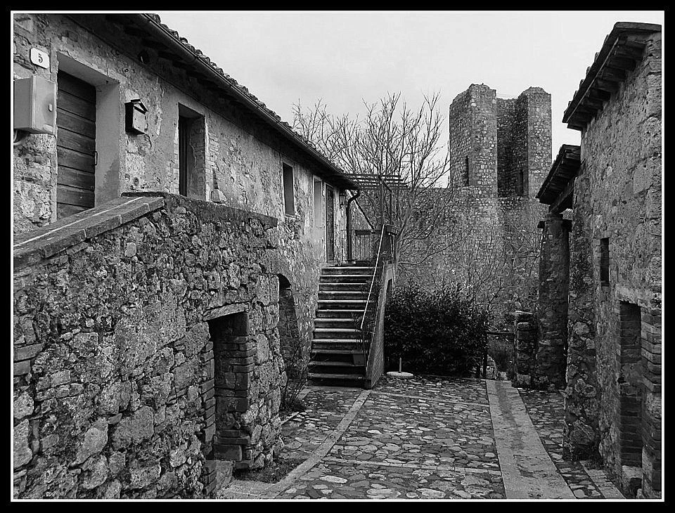 Иллюстрация к книге — Шепот холмов Тосканы [_21.webp]